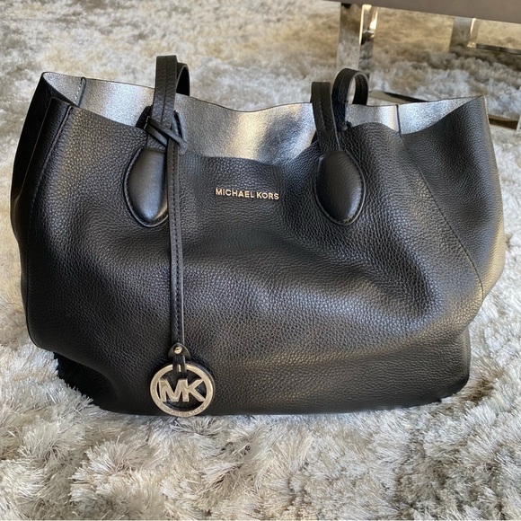 Michael Kors NWOT Black Leather Handbag - Picture 3 of 7